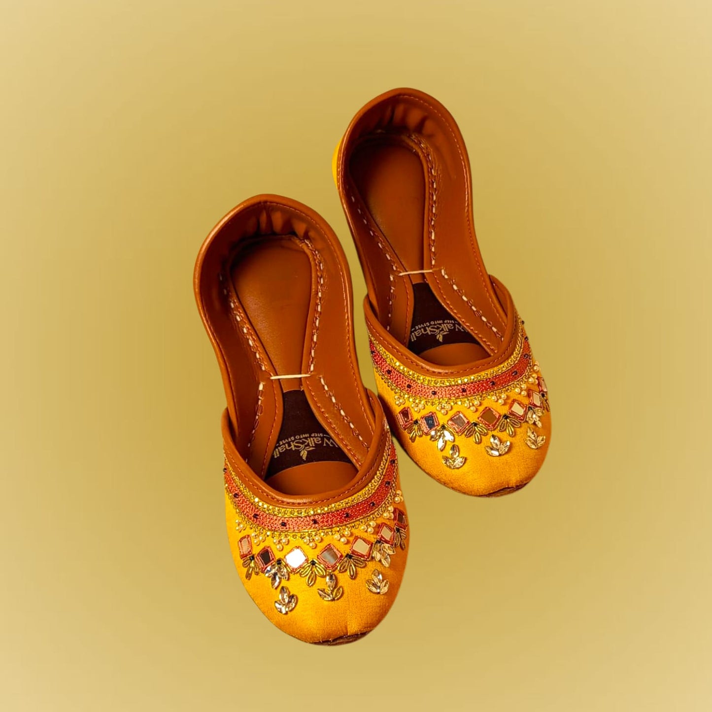 MEHNDI GLOW